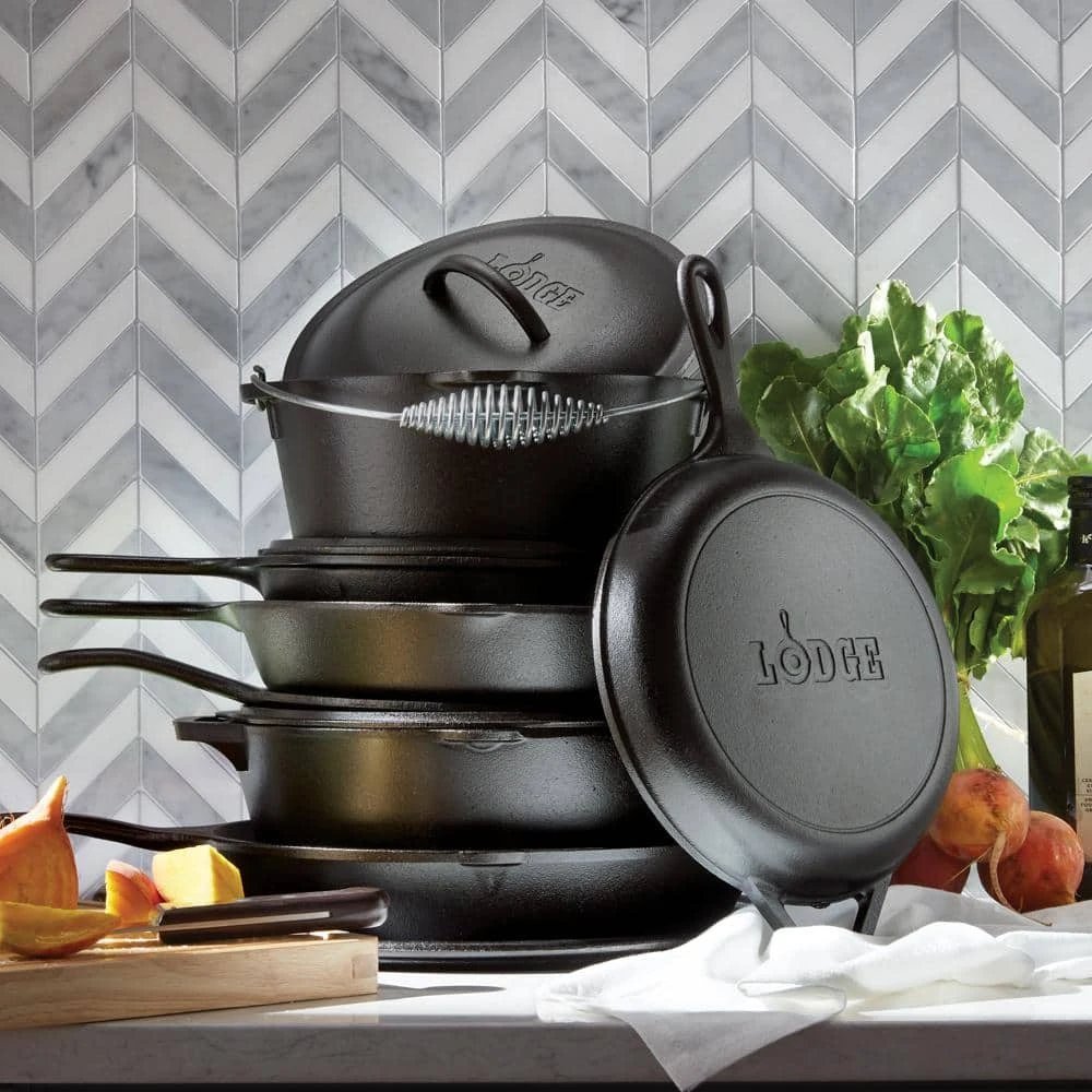 5 qt. Cast Iron Dutch Oven with Lid and Spiral Bail Handle by Lodge - Image 4