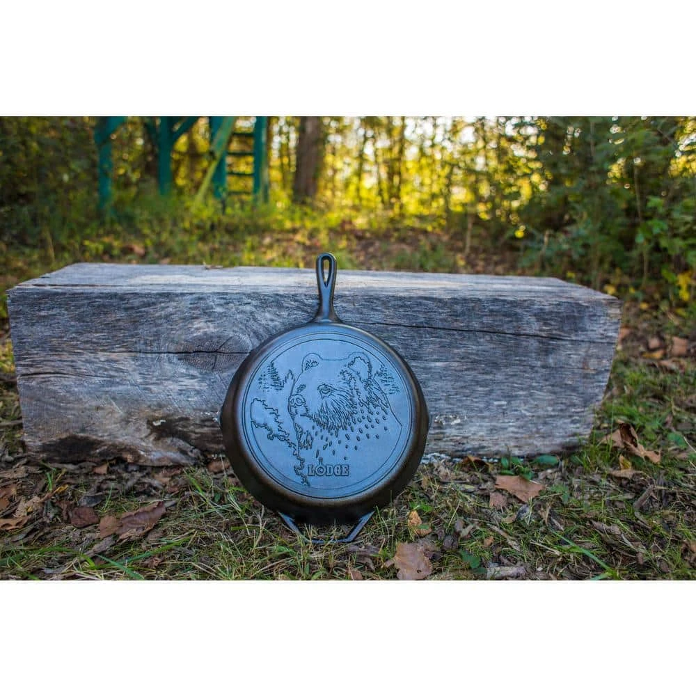 Wildlife Series 12 in. Cast Iron Bear Skillet by Lodge - Image 3