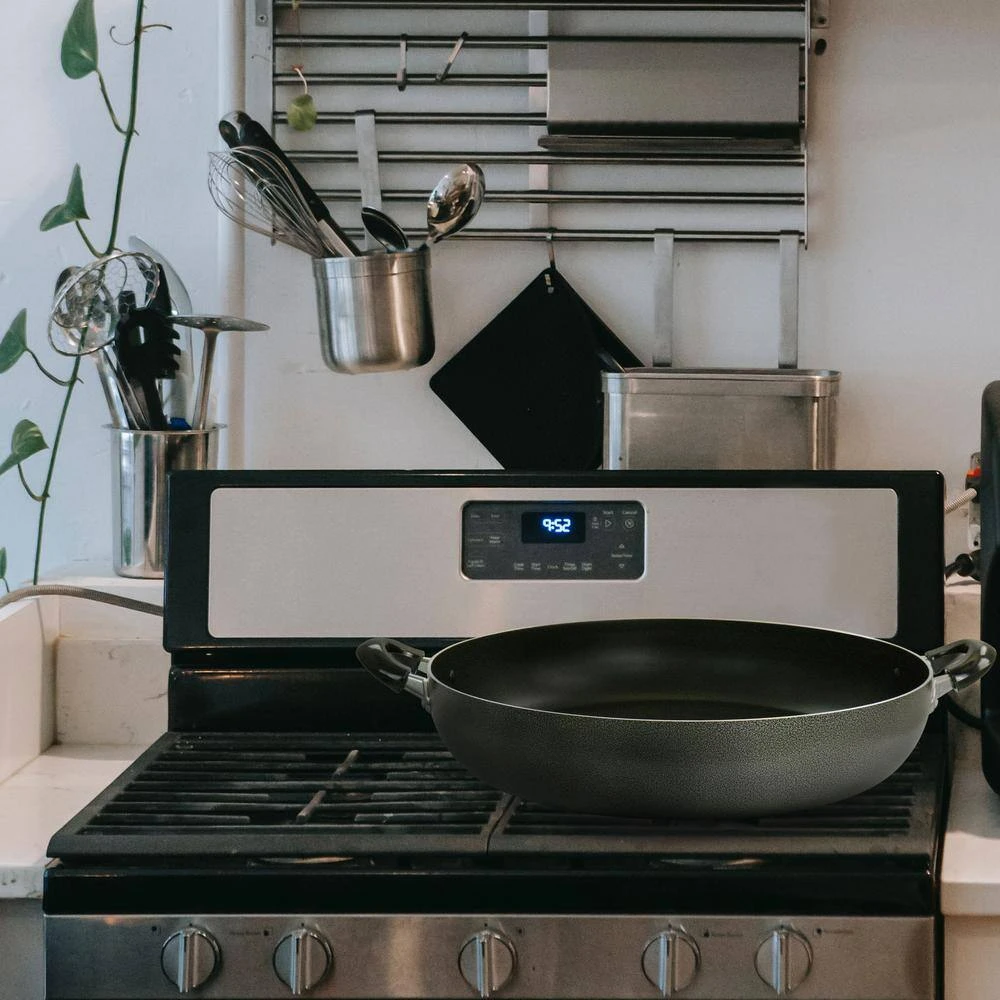 Professional Results 16 in. Aluminum Nonstick Stovetop Deep Frying Pan in Granite with Lid by Better Chef - Image 6