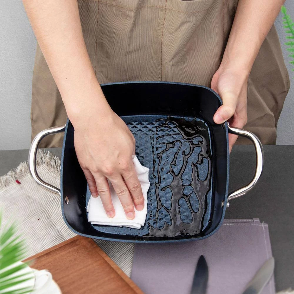 4.2 Qt. Aluminum Alloy Nonstick Sauce Pan in Blue with Lid by Rainbean - Image 2